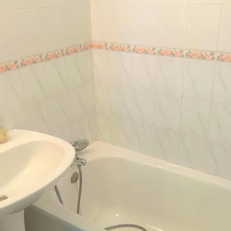 Bord De Avec Balcon, Parking Et Commodites - Fr-1-652-17 Apartmán